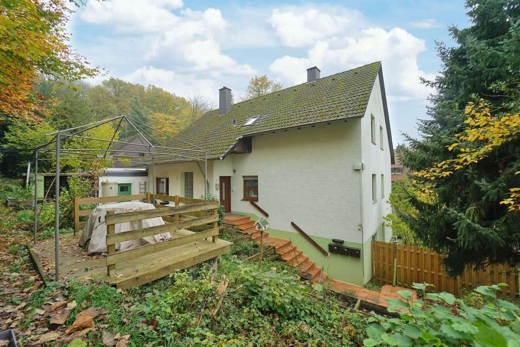Immobilie in Leichlingen - Einzigartig! Mehrfamilienhaus mit Waldgrundstück in unmittelbarer Citylage! - Bild 0