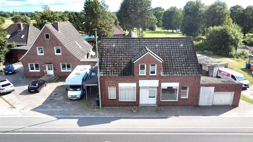 Immobilie in Aurich - NEUER PREIS! Solide Geldanlage in Ostfriesland – 6 WE in 2 Gebäuden in zentraler Lage - Bild 0