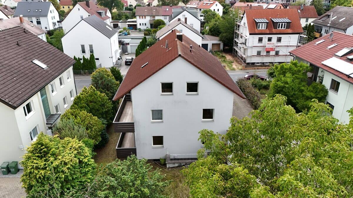Immobilie in Herzogenaurach - Schickes Mehrfamilienhaus mit 3 Einheiten & Ausbaureserve – Toplage Herzogenaurach! - Bild 3