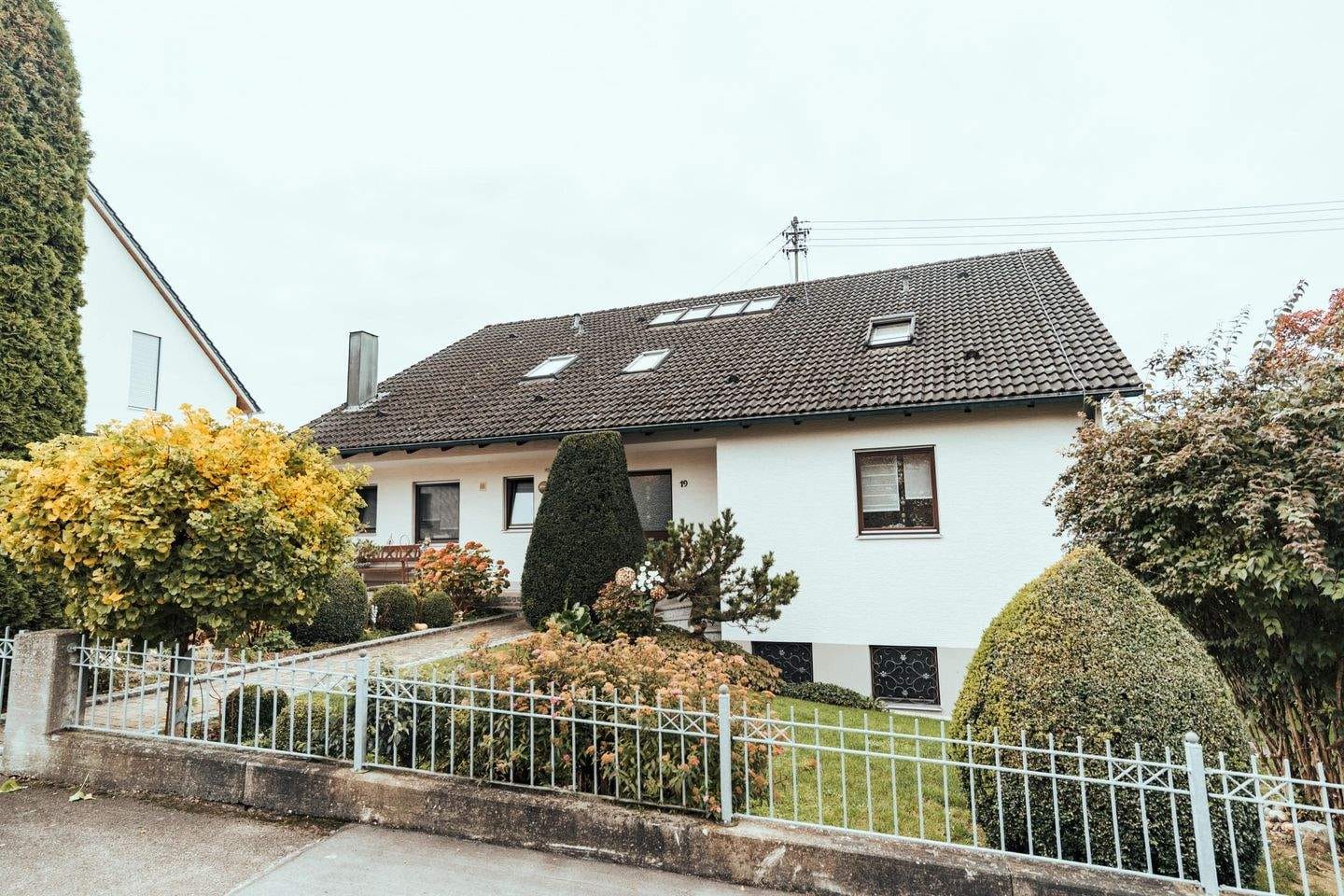 Immobilie in Bissingen - Wohnkomfort und Flexibilität vereint - großzügiges Dreiparteienhaus in toller Lage! - Bild 1