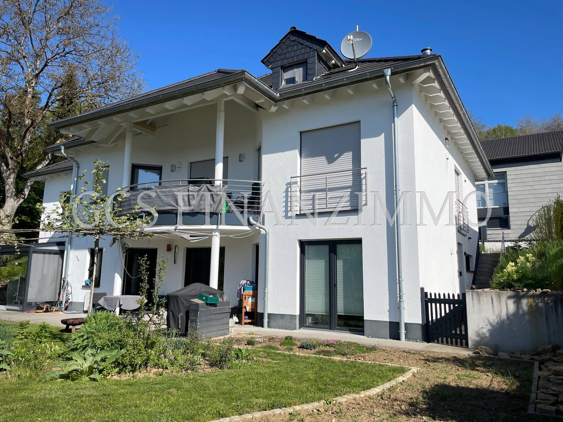 Immobilie in Echternacherbrück - Repräsentatives Architektenhaus mit 2 Wohnungen, Doppelgarage, großer Carport in bevorzugter Lage - Bild 1