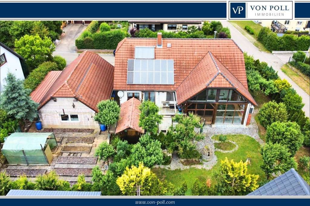 Immobilie in Gollhofen - Genug Platz für alle: Einfamilienhaus mit großem Garten und vorbereiteter Ausbaureserve im Dach - Bild 0