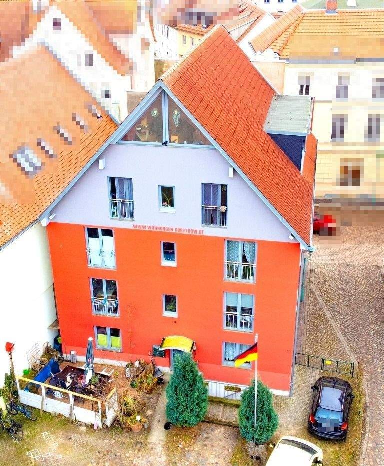 Immobilie in Güstrow - Erstklassiges Mehrfamilienhaus - Innenstadtlage - Bild 2