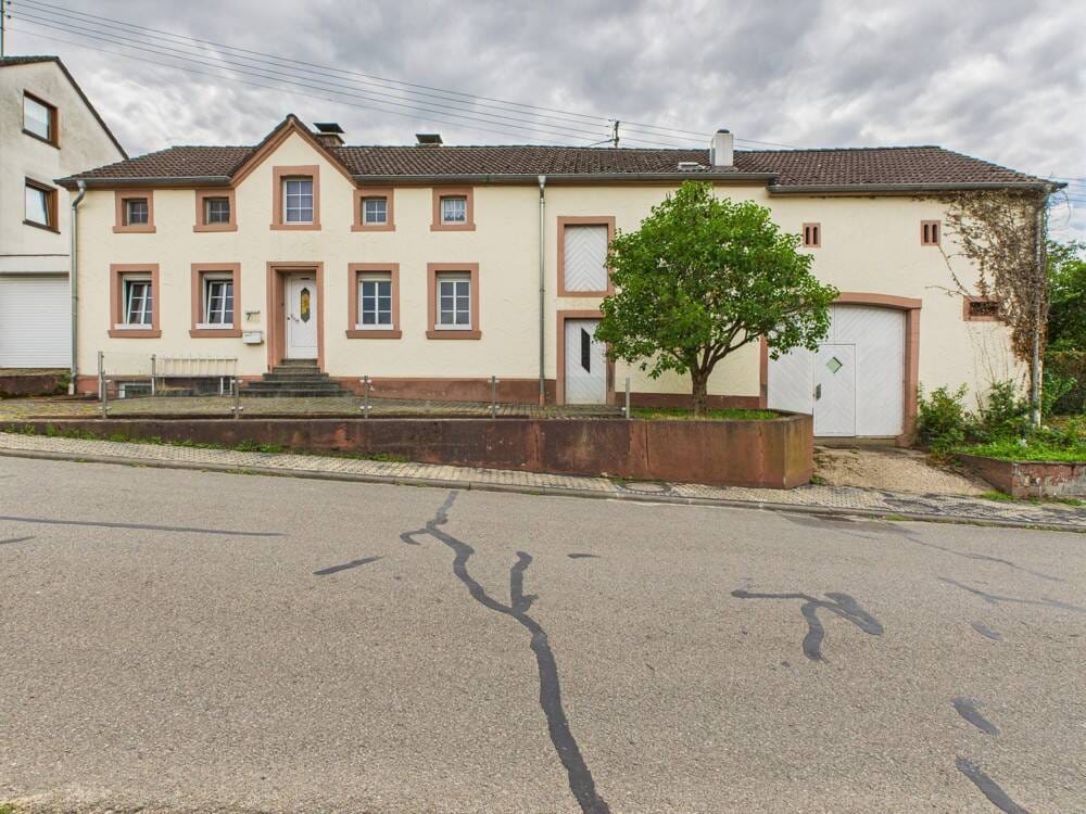 Immobilie in Welschbillig - Sanierungsbedürftiges Einfamilienhaus mit Scheune. - Bild 0