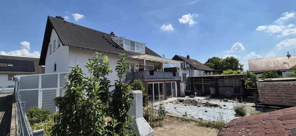 Immobilie in Stockstadt - Wohnhaus mit 3 geräumigen Wohnungen, großem Garten und Garagen - Bild 2