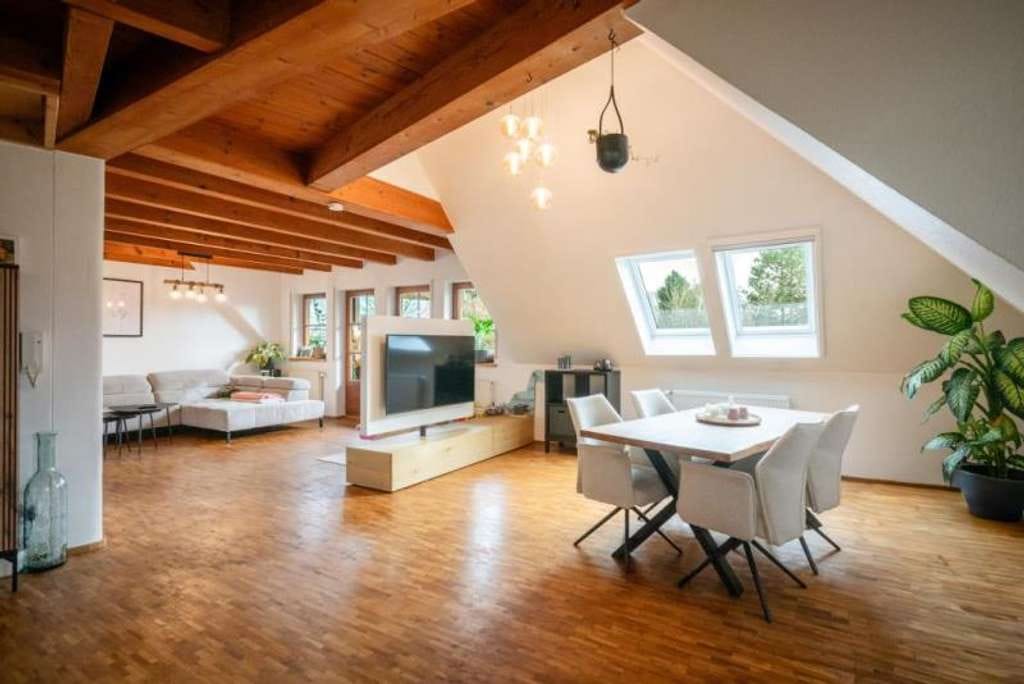 Immobilie in Mittelbiberach - Auch Sie suchen das Besondere? Maisonette mit Sichtgebälk, "Haus-im-Haus-Stil"! - Bild 1