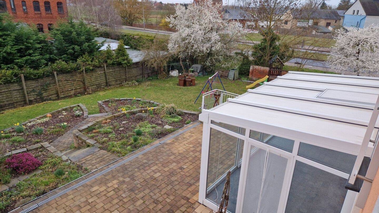 Immobilie in Wolmirstedt - Einfamilienhaus mit Einliegerwohnung,Wintergarten und Garage für vier Autos in ruhiger Lage - Bild 2