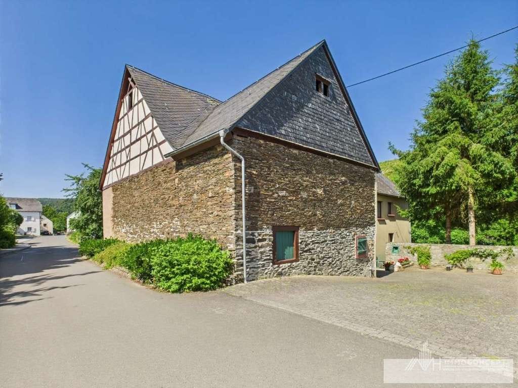 Immobilie in Brauneberg - Einfamilienhaus mit Scheune |ca. 174 m² Wohnfläche | ca. 1045 m² Grundstücksfläche | Burgen Mosel - Bild 2