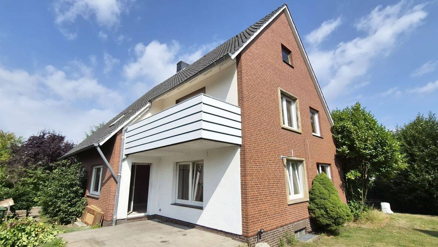 Immobilie in Bad Iburg - Attraktives Zweifamilienhaus auf Eigentumsgrundstück in naturnaher Lage von Bad Iburg - Bild 0