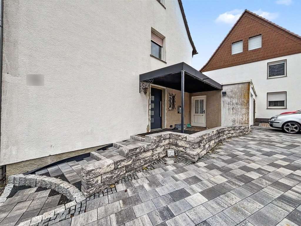 Immobilie in Heringen - Mehrfamilienhaus mit drei Wohneinheiten, Garagen und Ausbaupotenzial in Leimbach - Bild 2