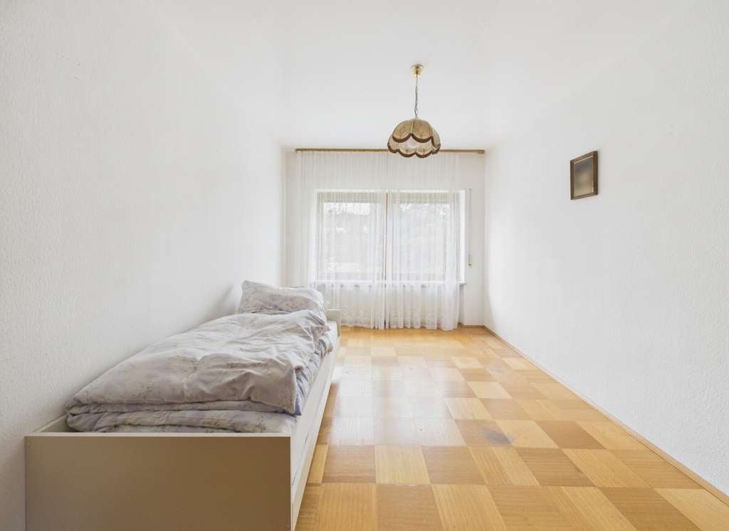 Immobilie in Nandlstadt - Viel Platz für Familie und mehrere Generationen – Haus mit großem Entwicklungspotenzial - Bild 4