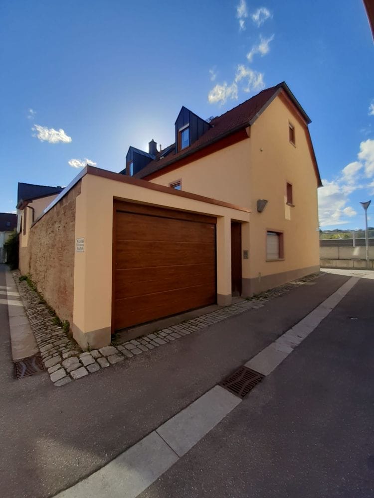 Immobilie in Thüngersheim - Einfamilienhaus mit Einliegerwohnung - Bild 0