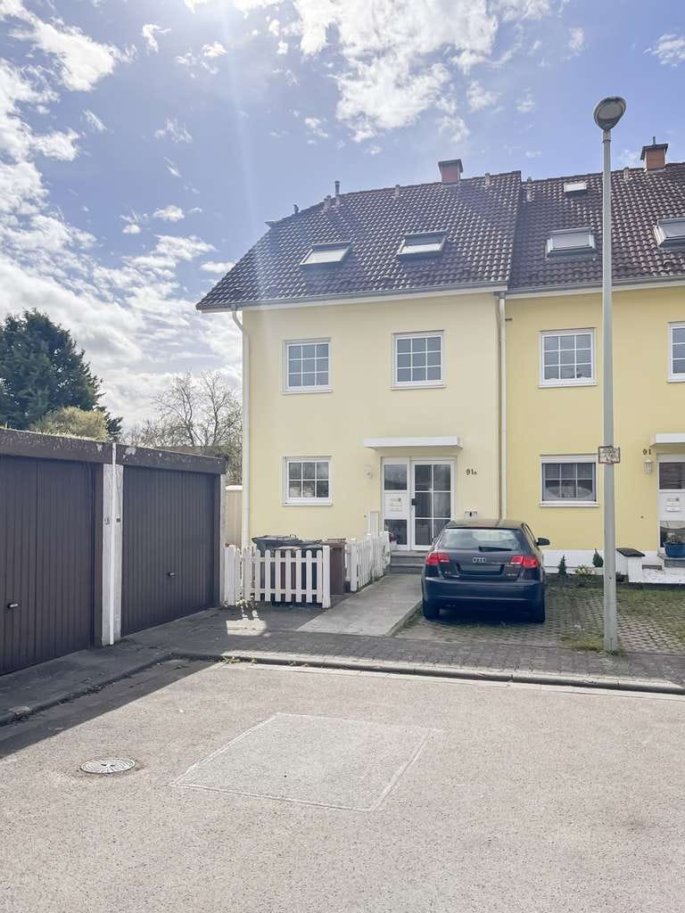 Immobilie in Bodenheim - Feldrandlage Bodenheim! Halbes Haus, ganzes Zuhause! 4 Zimmer auf 2 Etagen, 2 Balkone, StPl, EBK etc - Bild 2
