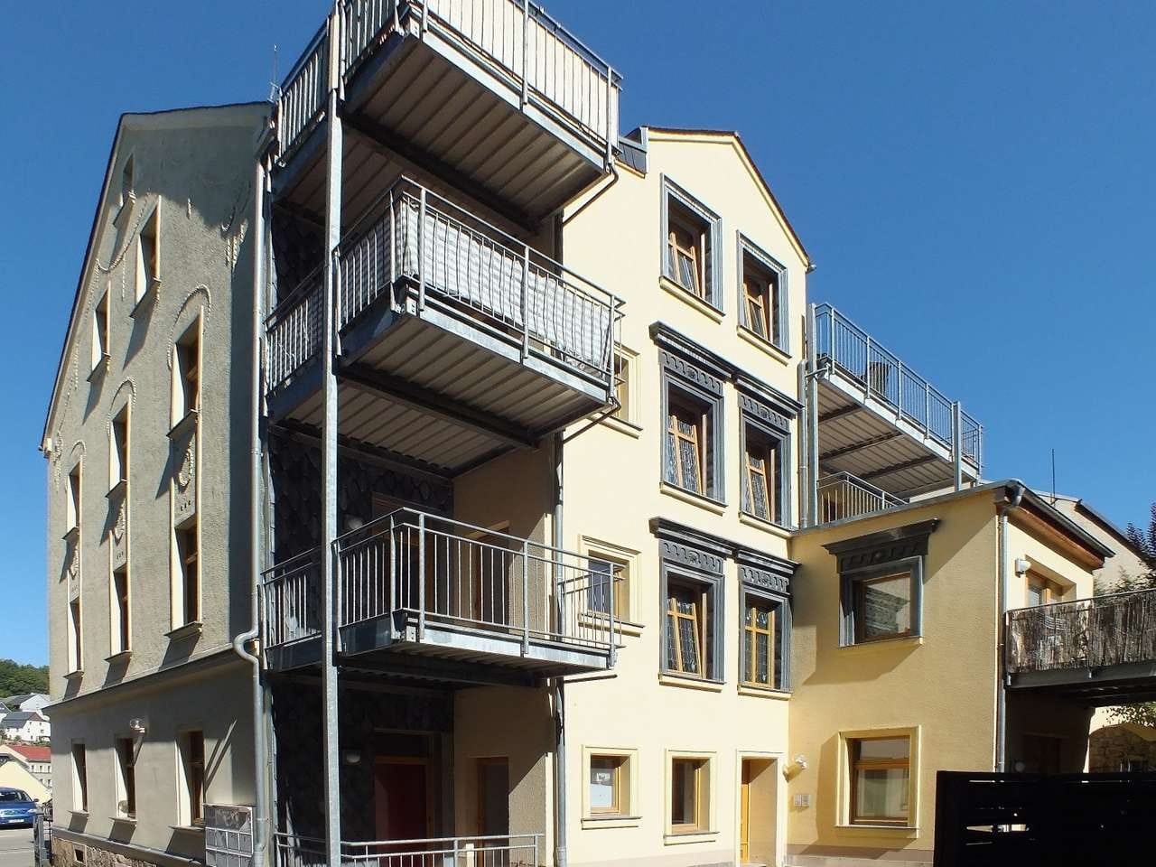 Immobilie in Hartmannsdorf bei Kirchberg - Leerstehende, helle 2-Raumwohnung mit EBK in Kirchberg! Denkmalschutz! - Bild 2