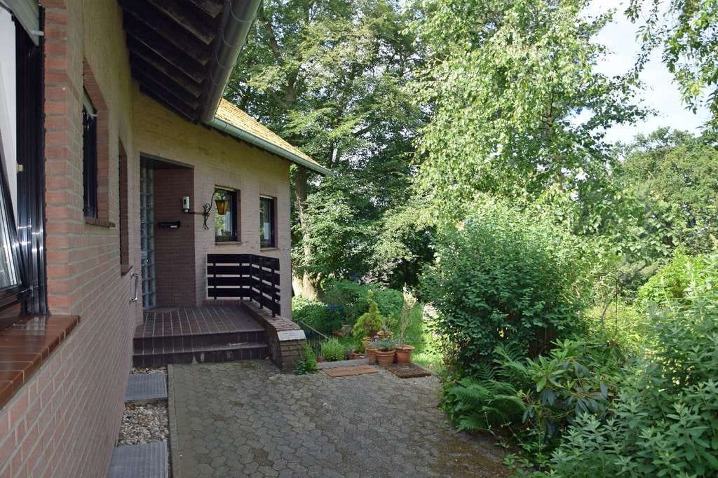 Immobilie in Nettetal - Außergewöhnliche Kapitalanlage: Gepflegtes 6-Parteienhaus in naturnaher Lage von 41334 Nettetal - Bild 2