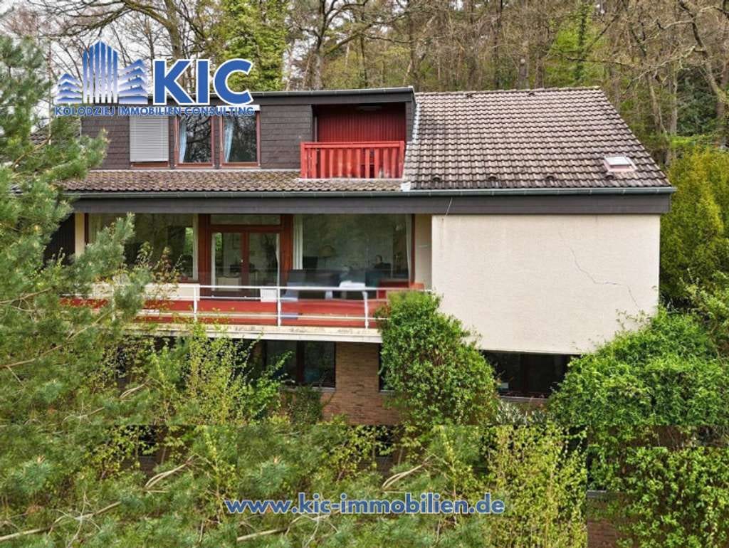 Immobilie in Rösrath - Einfamilienhaus mit Einliegerwohnung
in Rösrath, 
großes Grundstück & enormes Potenzial - Bild 0