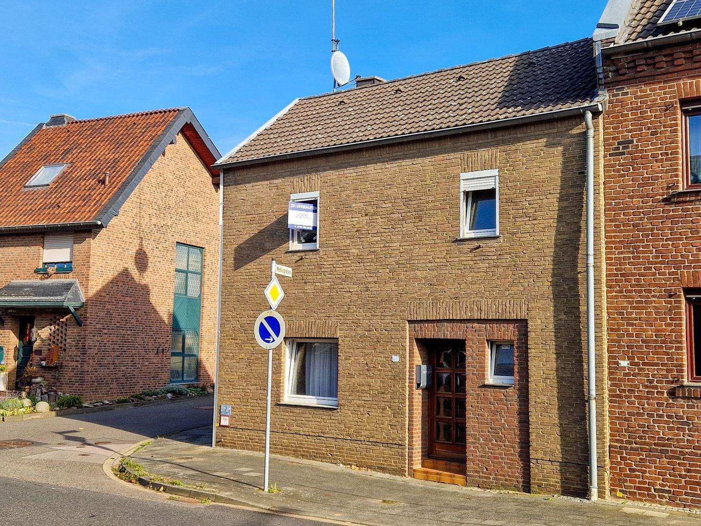 Immobilie in Niederzier - freies Wohnhaus mit 4 Zimmern, Anbauten, Hof und Garten in Niederzier Hambach - Bild 0