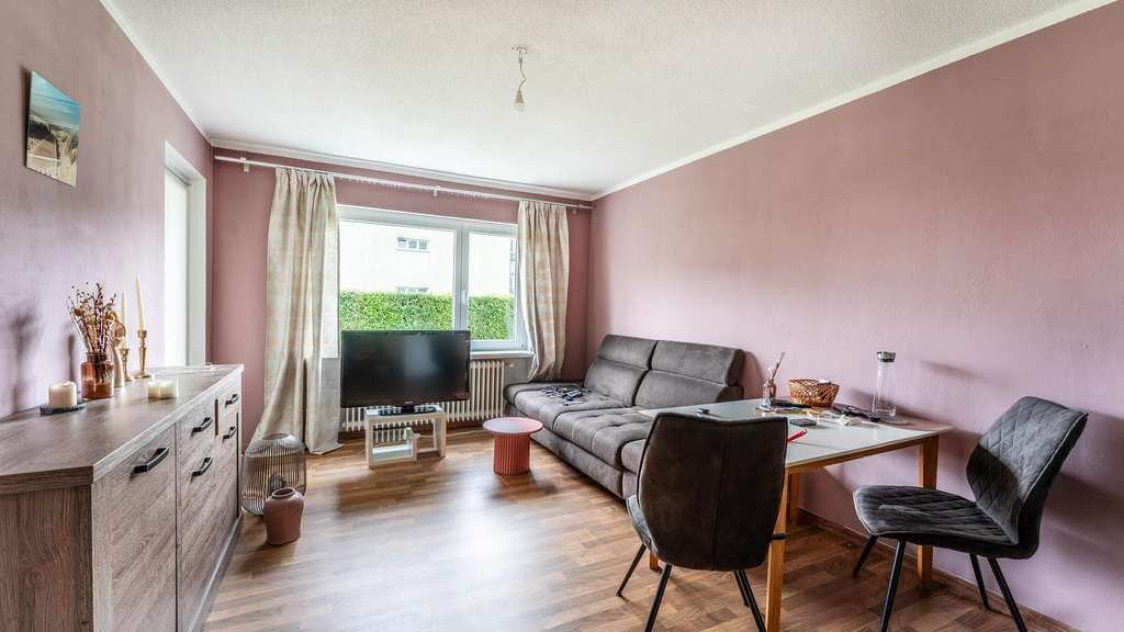 Immobilie in Lottstetten - Ruhiges Wohnen mit Balkon: Charmante Erdgeschosswohnung in idyllischer Lage von Lottstetten - Bild 1