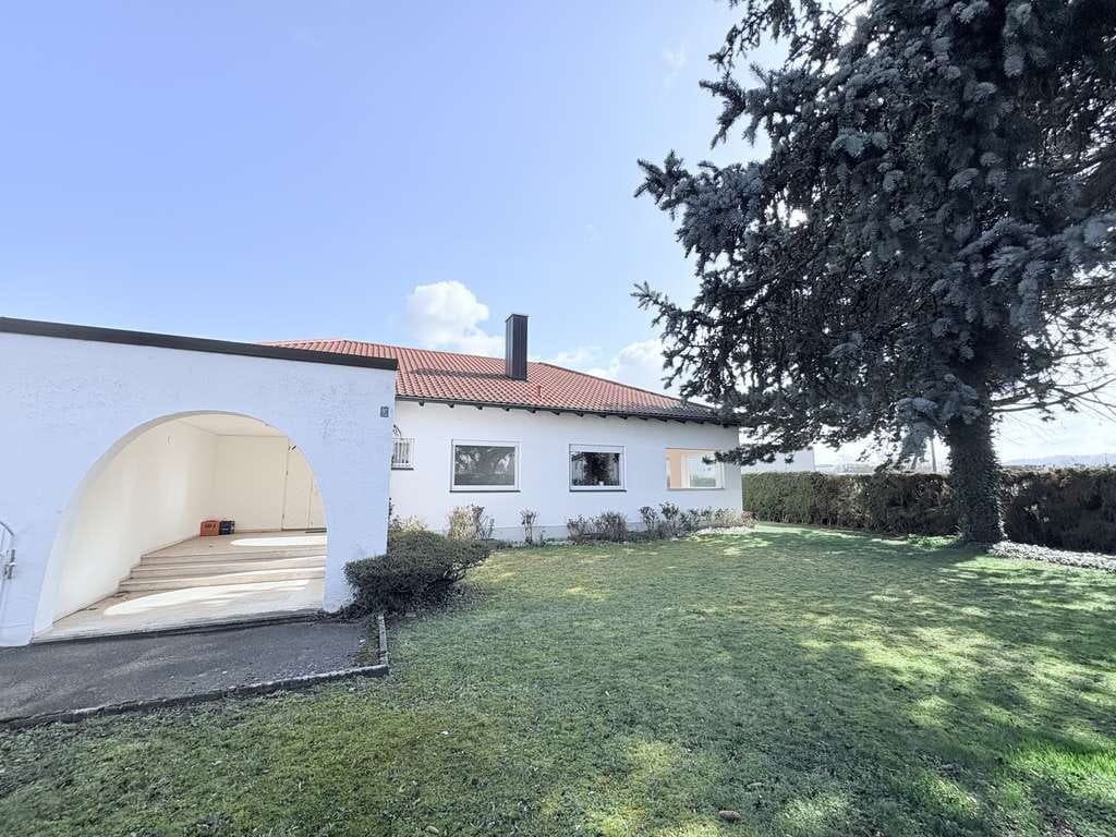 Immobilie in Ergolding - Besonderes Architektenhaus im Bungalow-Stil – großzügig, ruhig & zentral - Bild 2