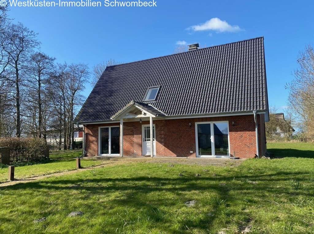 Immobilie in Nordermeldorf - Elegantes Landhaus in Nordermeldorf - Exklusives Wohnen mit Sauna und Kamin - Bild 1