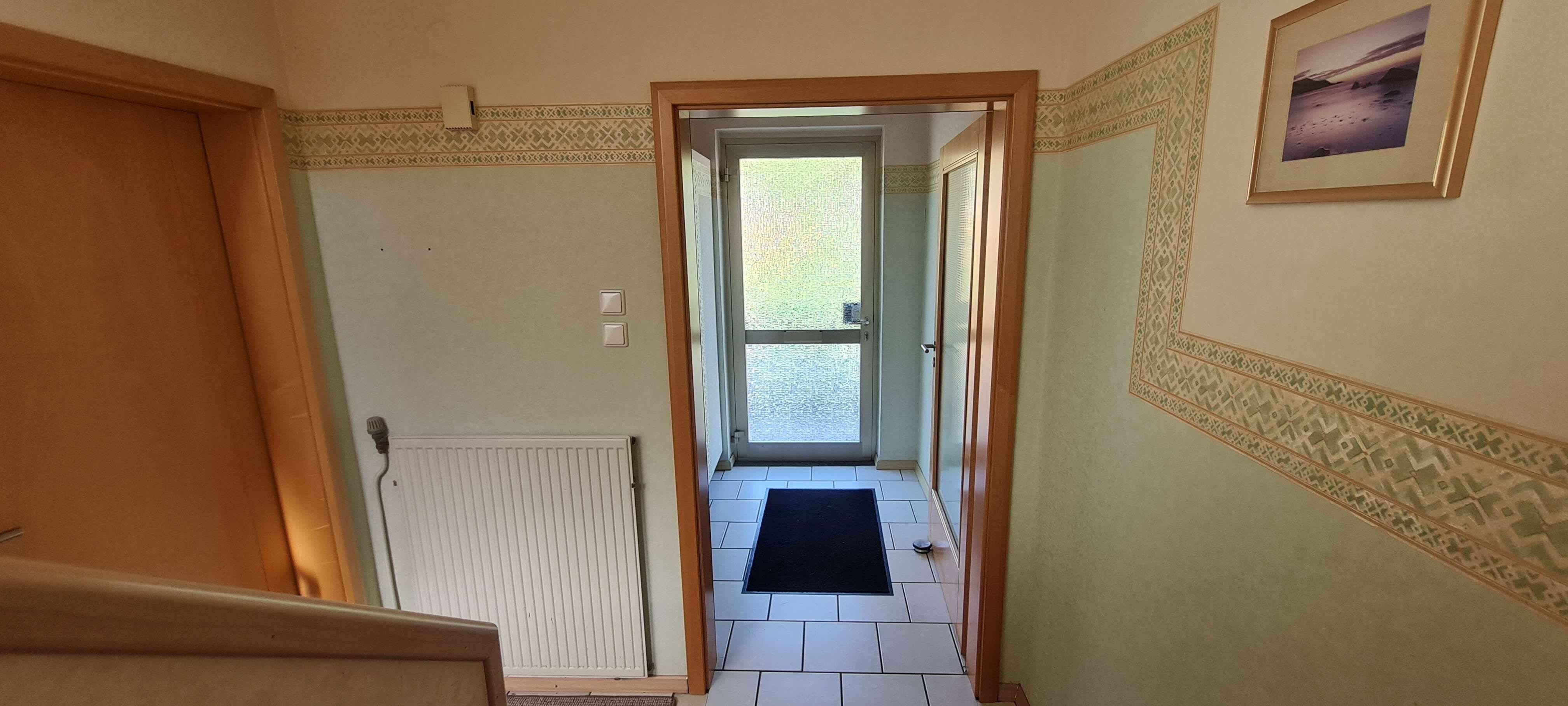 Immobilie in Warburg - Modernisiertes Einfamilienhaus mit Gewerbe- oder Lagerfläche in Warburg-Dalheim - Bild 3