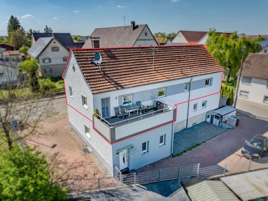 Immobilie in Kirchdorf an der Iller - Familienwohnung mit 4 Schlafzimmern, großer Dachterrasse und Parkplätzen - Bild 0