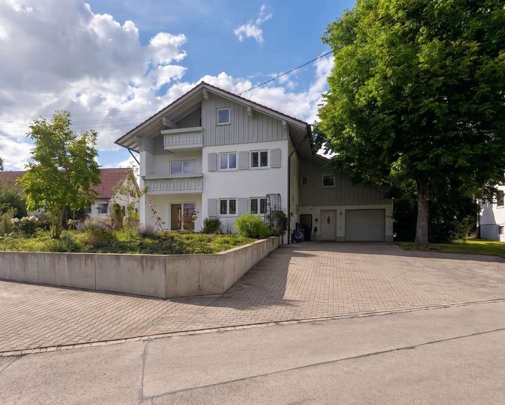 Immobilie in Geltendorf - 4-ZKB | Energetisch kernsaniert | Balkon | Wärmepumpe | Erstbezug 2026 - Bild 1