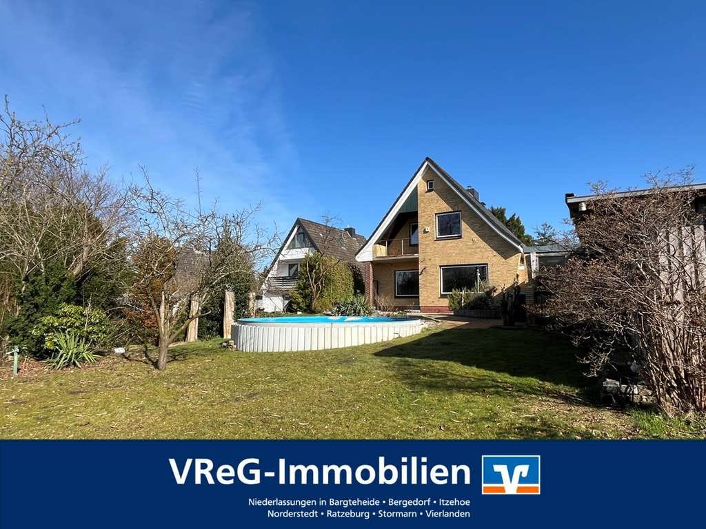 Immobilie in Breitenburg - Einfamilienhaus mit Vollkeller, Pool und attraktivem Außenbereich - Bild 0