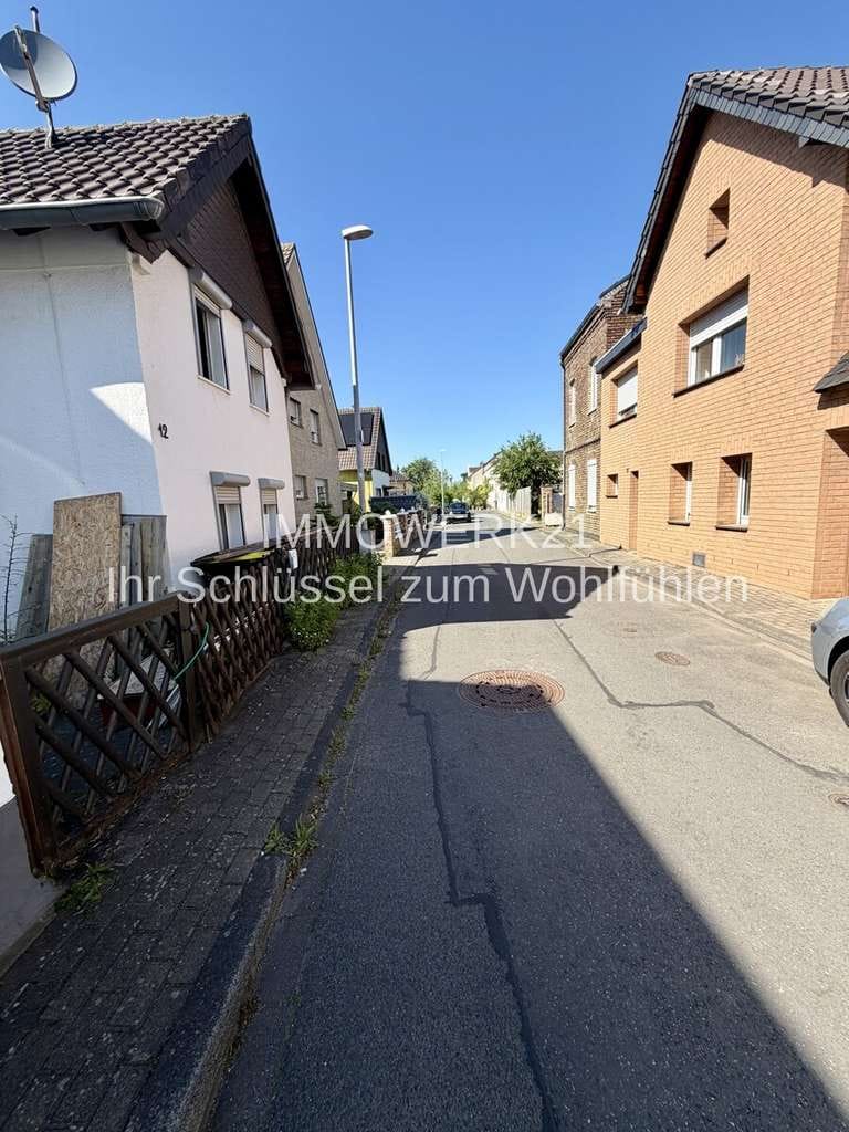 Immobilie in Euskirchen - Modernisiertes 2 Familienhaus mit viel Potenzial und Garten in Euskirchen Stotzheim! - Bild 3