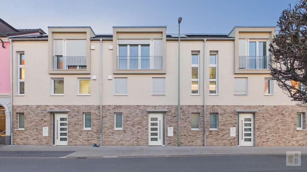 Immobilie in Nieder-Olm - Eigenes Haus statt Wohnung! KfW-40+ Stadthaus in zentraler Lage von Nieder-Olm - Bild 0