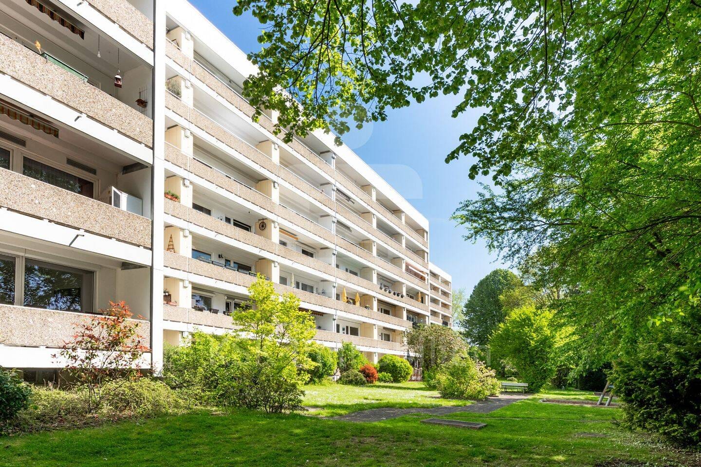Immobilie in Hürth - Gepflegte Eigentumswohnung mit zwei Balkonen und Tiefgaragenstellplatz in 50354 Hürth-Hermülheim! - Bild 0