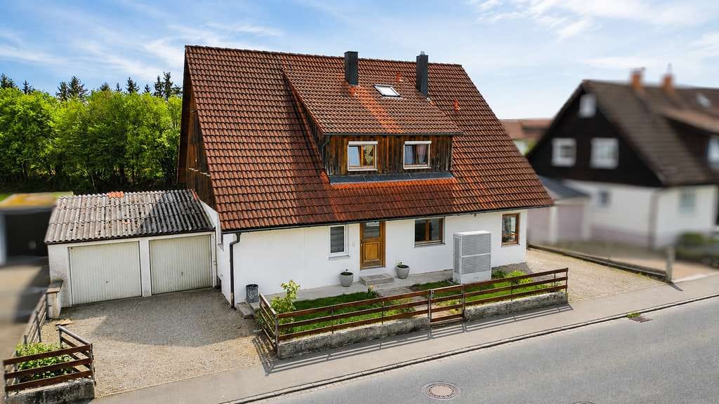 Immobilie in Kißlegg - Großzügiges Zweifamilienhaus mit PV-Anlage & vielseitigen Nutzungsmöglichkeiten in Kißlegg - Bild 0