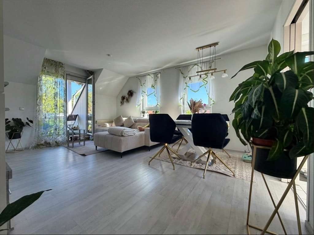 Immobilie in Weissach im Tal - Charmante Dachgeschosswohnung im Herzen von Unterweissach - Bild 0