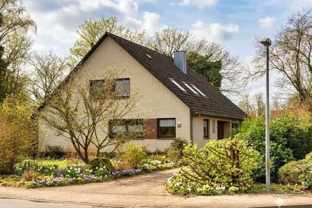 Immobilie in Selsingen - In bester Lage von Selsingen! 2- Familienhaus mit Garage! - Bild 1