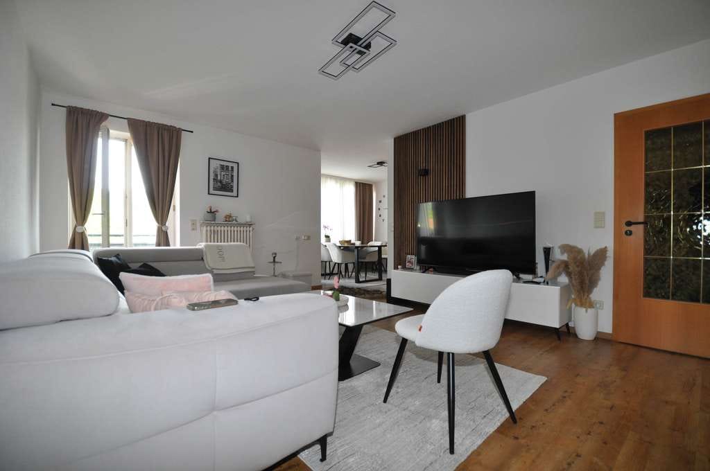 Immobilie in Bad Tölz - Carmante, sonnige 2-Zimmerwohnung in Bad Tölz – mit Westbalkon im 2. OG. Sehr gut vermietet. - Bild 3