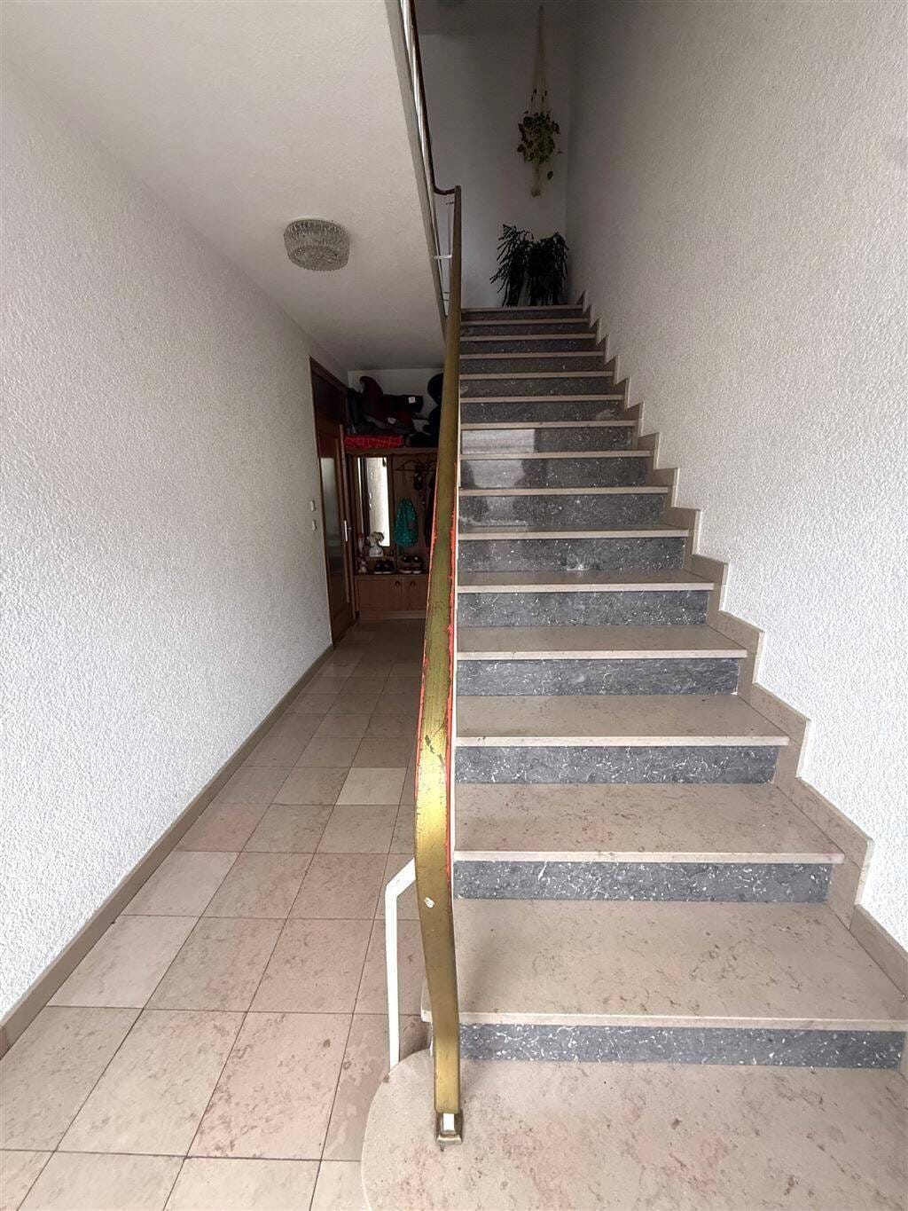 Immobilie in Wadgassen - Zweifamilienhaus mit Garten und Garage in 66787 Wadgassen zu verkaufen - Bild 1