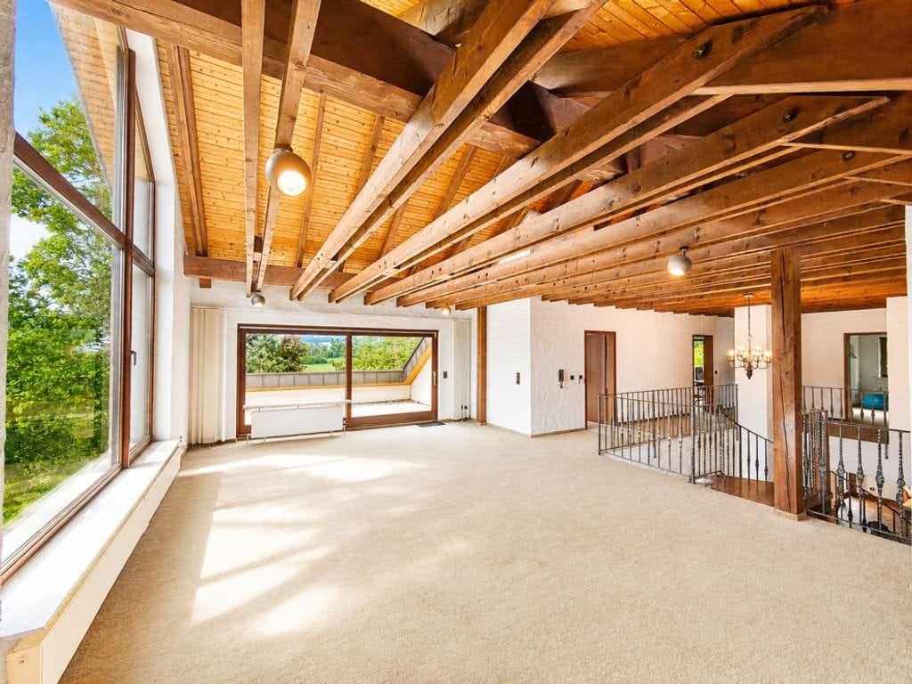 Immobilie in Tiefenbronn - Wohnen mit Weitblick – Architektenhaus mit Einliegerwohnung in begehrter Hanglage - Bild 3