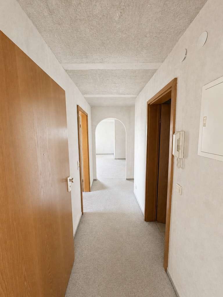 Immobilie in Plochingen - Renovierungsbereite 2-Zimmer-Wohnung mit Balkon und Duplex-Stellplatz in Plochingen - Bild 2
