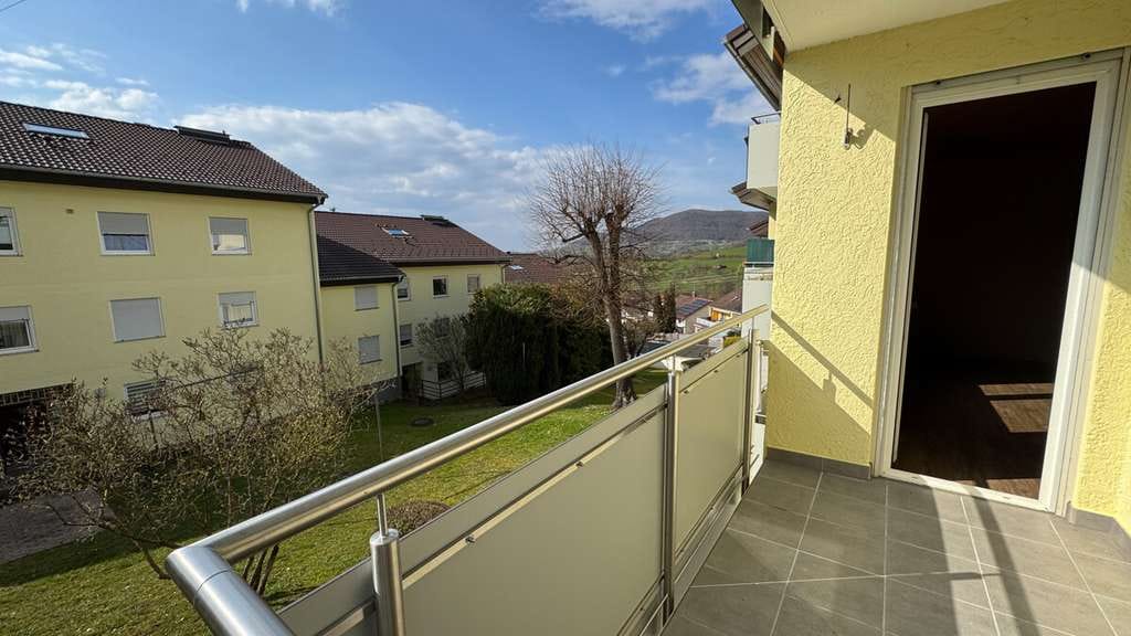 Immobilie in Dettingen an der Erms - Attraktive 3-Zimmer-Wohnung mit Balkon in ruhiger Lage von Dettingen/Erms - Bild 4
