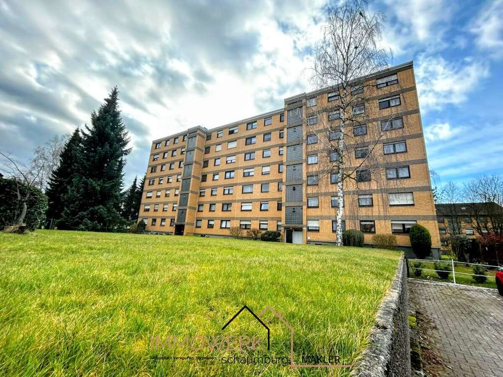 Immobilie in Bückeburg - Zentral gelegene Eigentumswohnung in Bückeburg – 4. OG mit Balkon und Fahrstuhl zu verkaufen - Bild 2