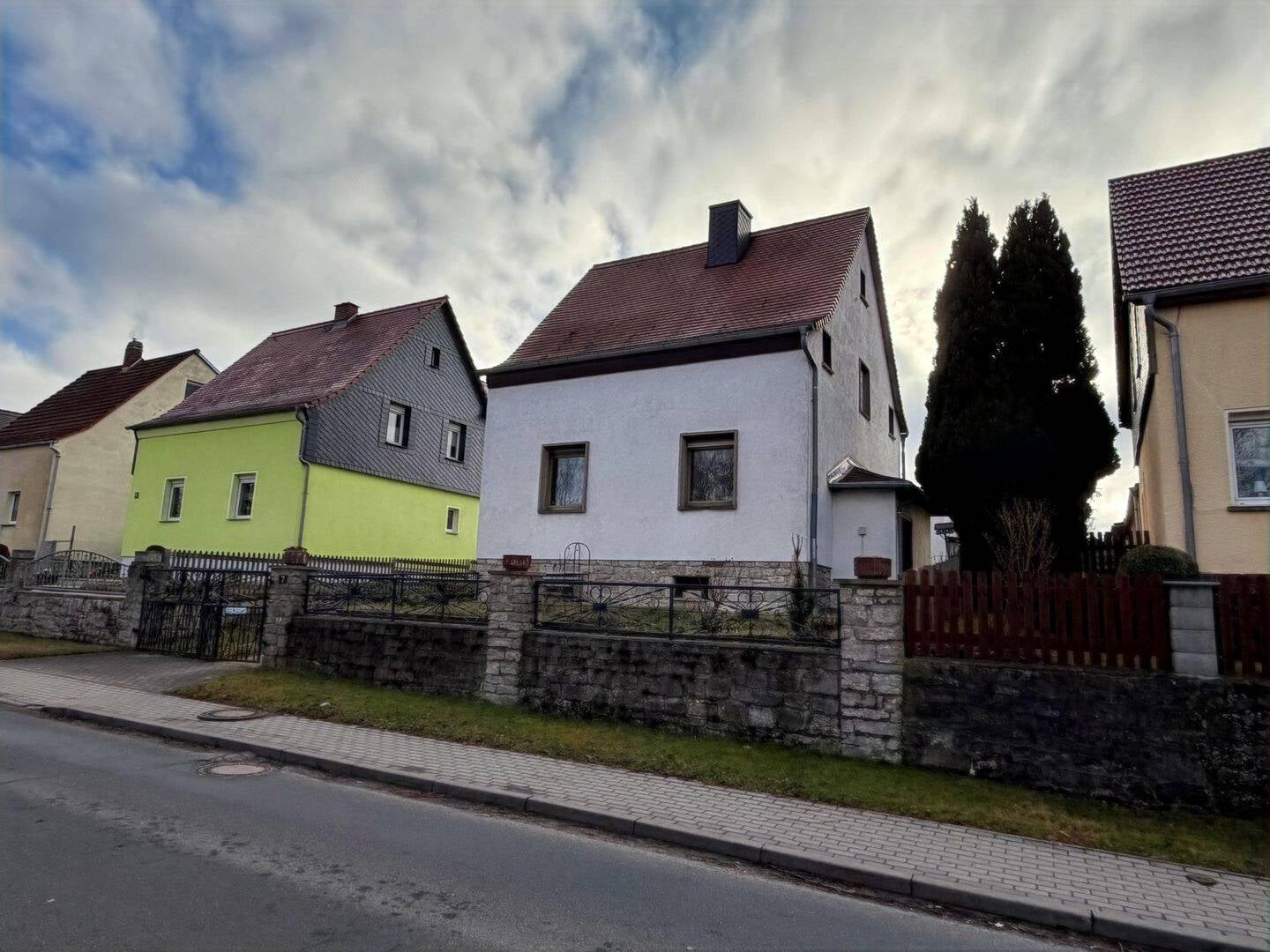 Immobilie in Bad Sulza - Hier können Sie einziehen! Freistehendes Einfamilienhaus mit großem Garten! - Bild 2