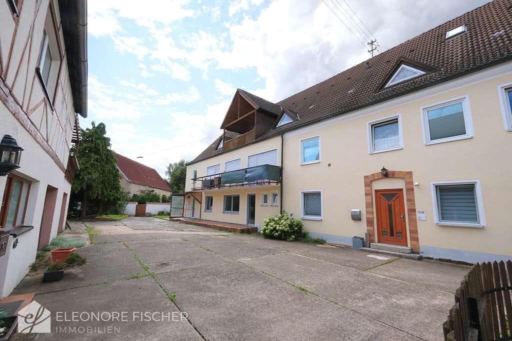 Immobilie in Nördlingen - Renovierte 3-Zi.-Erdgeschosswohnung mit Terrasse und Stellplatz vor den Toren Nördlingens - Bild 1