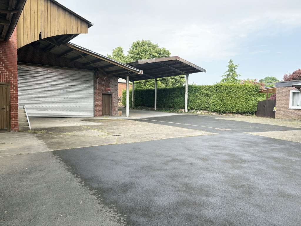 Immobilie in Warendorf - Wohn- und Geschäftshaus mit Gewerbehallen, Büroflächen und großem Grundstück in Warendorf-Milte! - Bild 2