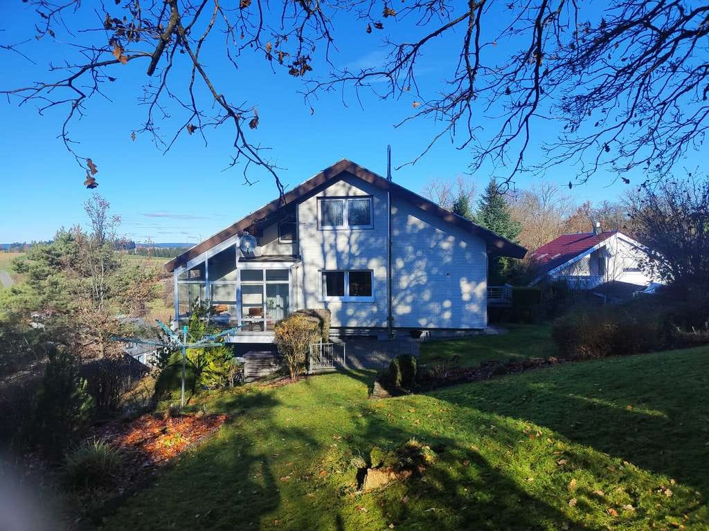 Immobilie in Fluorn-Winzeln - Idyllisches Einfamilienhaus in unvergleichbarer Lage mit Einliegerwohnung und großem Garten  - Bild 0