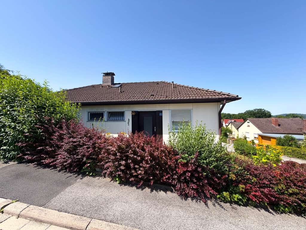 Immobilie in Niederfüllbach - Bungalow mit schönem Garten und Doppelgarage in ruhiger Lage von Niederfüllbach - Bild 2