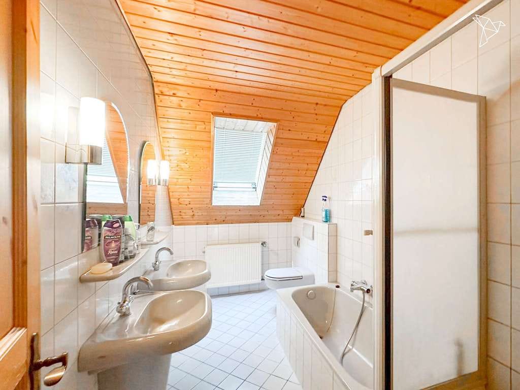Immobilie in Rodenbach - DIREKT AM FELD 🌳 Teilsaniertes Zweifamilienhaus in Feldrandlage von Rodenbach! - Bild 4