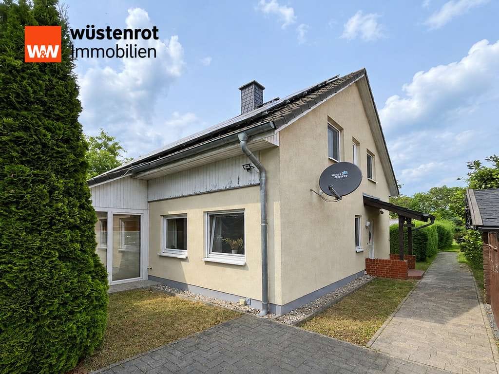 Immobilie in Burg Stargard - OASE IM GRÜNEN: WINTERGARTEN + PHOTOTOVOLTAIKANLAGE + EINBAUKÜCHE + KAMINOFEN + MASSIVES GARTENHAUS - Bild 2