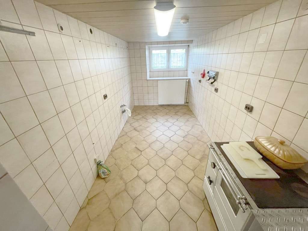 Immobilie in Schillingen - Vielseitiges Einfamilienhaus mit  
7 Zimmern, saniertem Bad, Garage und Schuppen - Bild 3