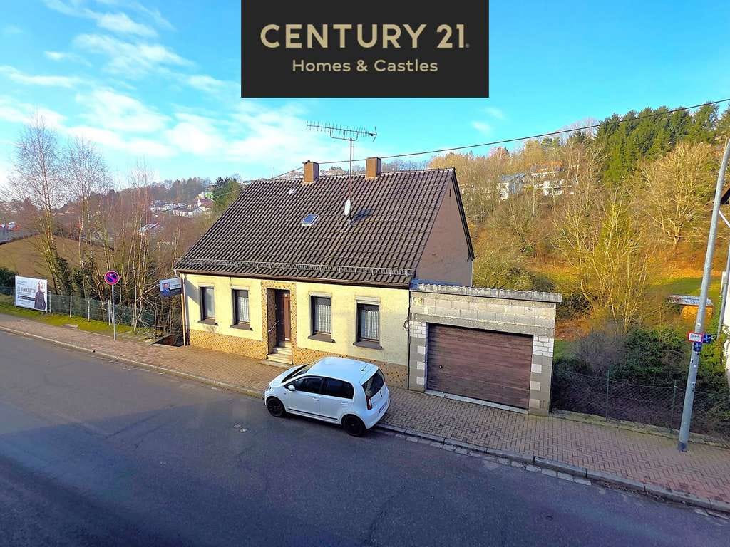 Immobilie in Spiesen-Elversberg - Freistehendes Einfamilienhaus mit Einliegerwohnung und zusätzlichem großem Baugrundstück in Spiesen - Bild 0