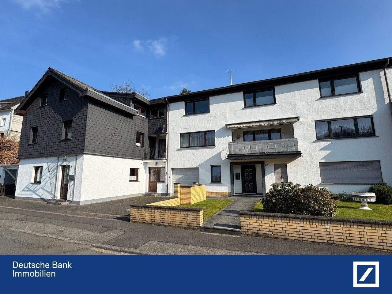 Immobilie in Schleiden - Modernisiertes 4-Familienhaus(Doppelhaus) in Schleiden: Ideal für Kapitalanleger ! - Bild 1